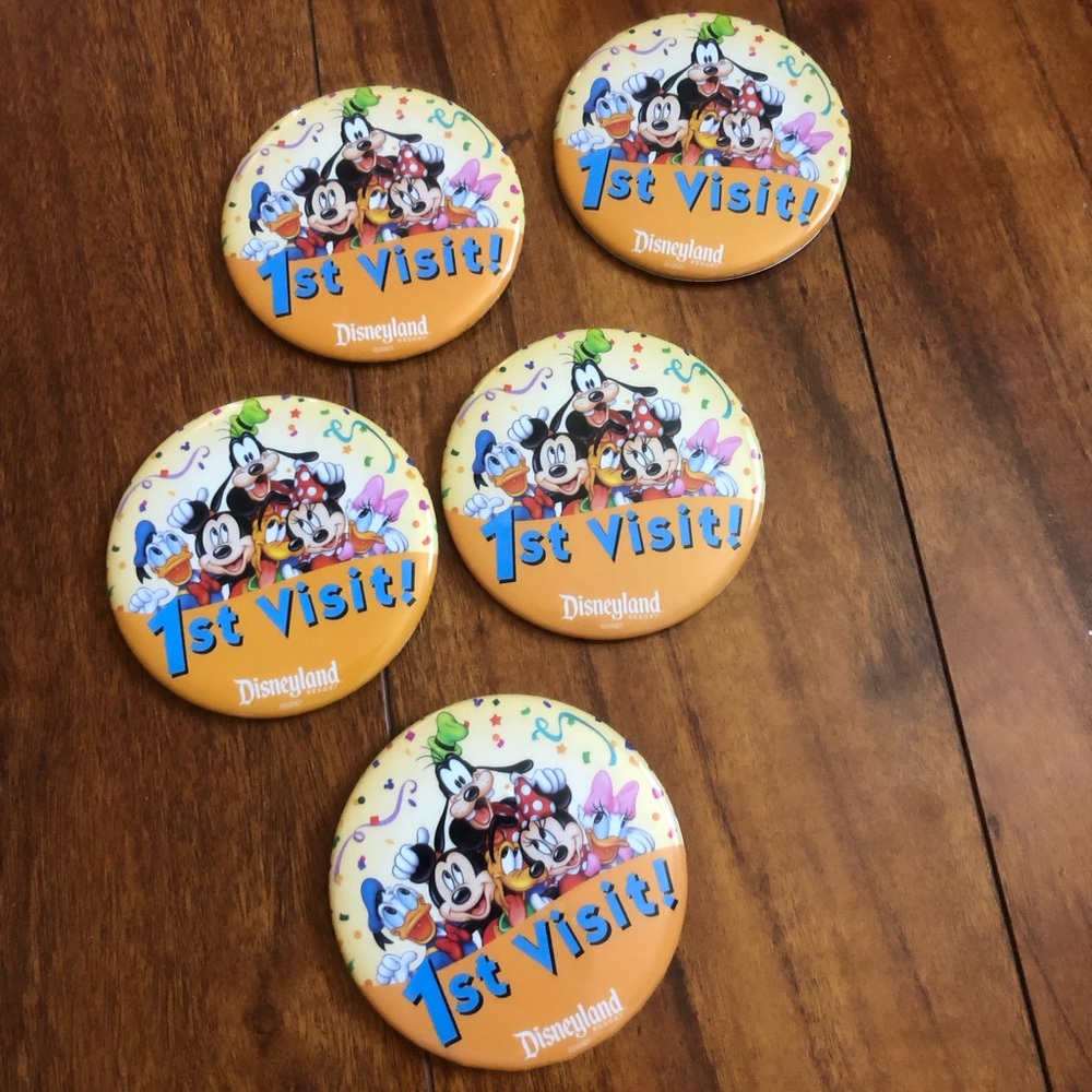 5 Disneyland pins